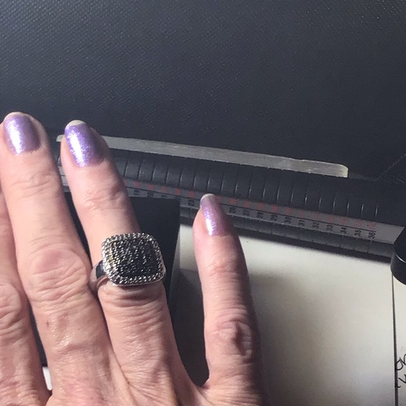 Beautiful designer black and white diamond ring - Picture 9 of 16